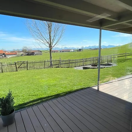 شقة Modernes Mit Bergpanorama & Terrasse Unterthingau