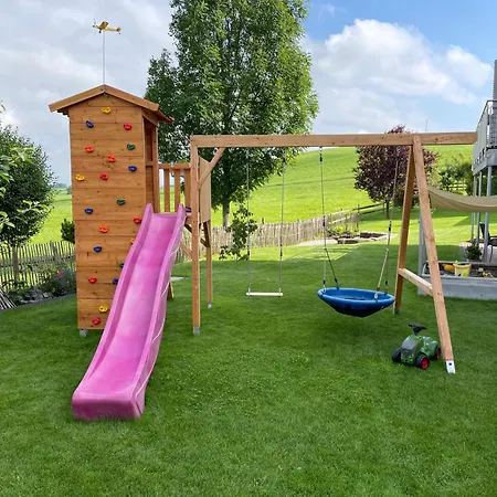 شقة Modernes Mit Bergpanorama & Terrasse Unterthingau